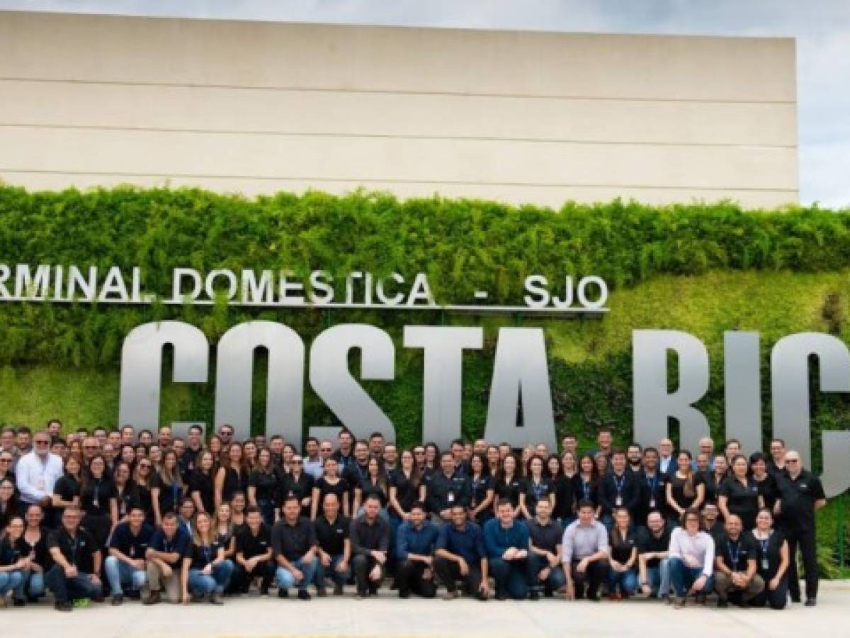 Aeris Holding Costa Rica S.A.: Colaboradores y líderes trabajando
