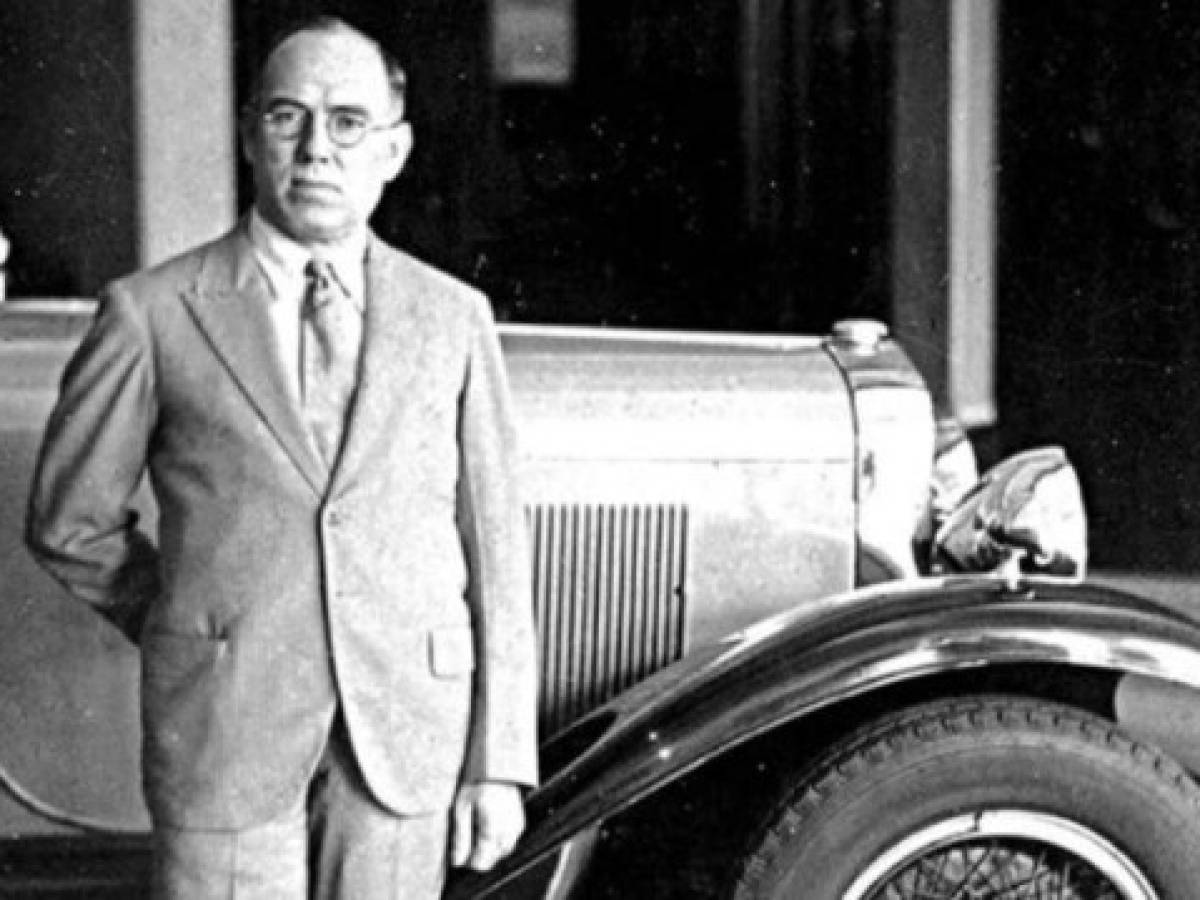 Bartolomé Poma fundó una pequeña empresa dedicada a la incipiente industria automotriz en El Salvador. Ricardo Poma, su nieto, explica que él estaba convencido de que los automóviles iban a revolucionar el mundo 'y tenía razón', sentencia.