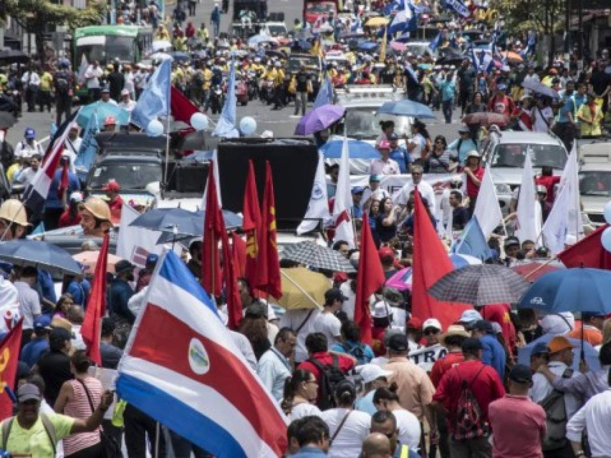 Trabajadores paralizan servicios contra austeridad fiscal en Costa Rica