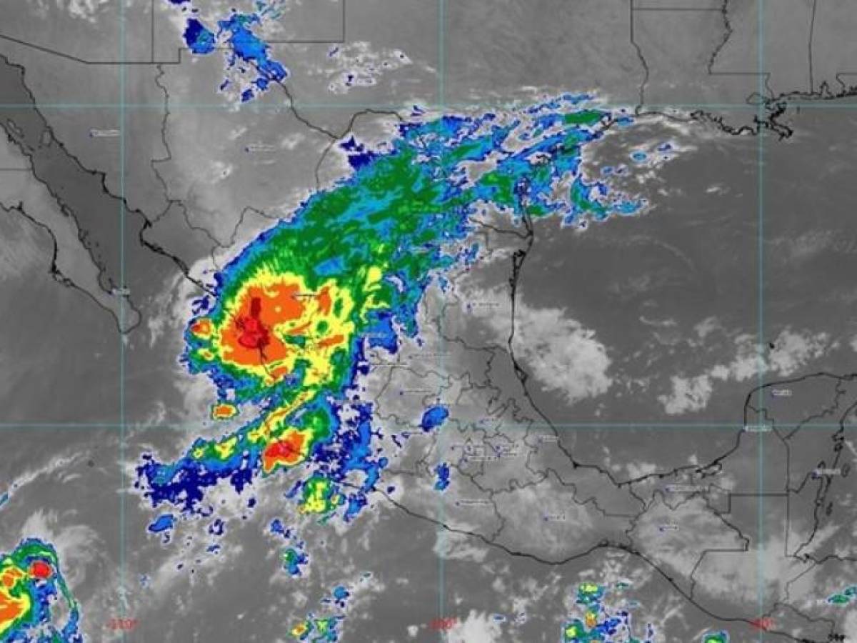 Huracán Orlene toca tierra en el Pacífico mexicano como categoría 1
