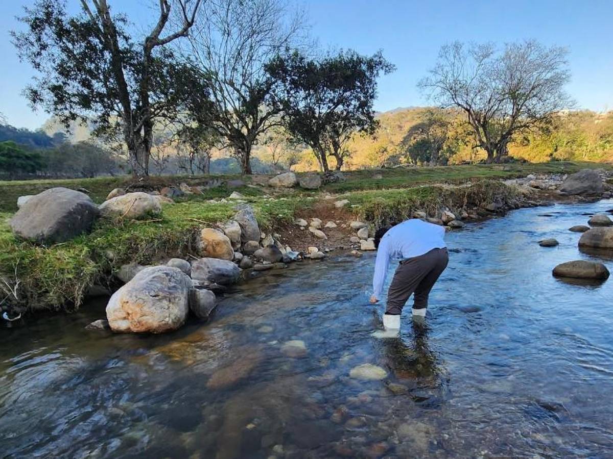 Mal manejo de aguas residuales contamina al río Lempa