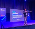 “No podemos decir que las máquinas piensan, sino que calculan. Generan modelos de predicción. Lo que hace ChatGPT o Gemini es predecir la respuesta más probable, pero no están pensando”, afirma el experto Sergio Rodríguez, Director de Innovación y Transferencia del Conocimiento Universidad Sergio Arboleda en Colombia. (Foto: E&amp;N)