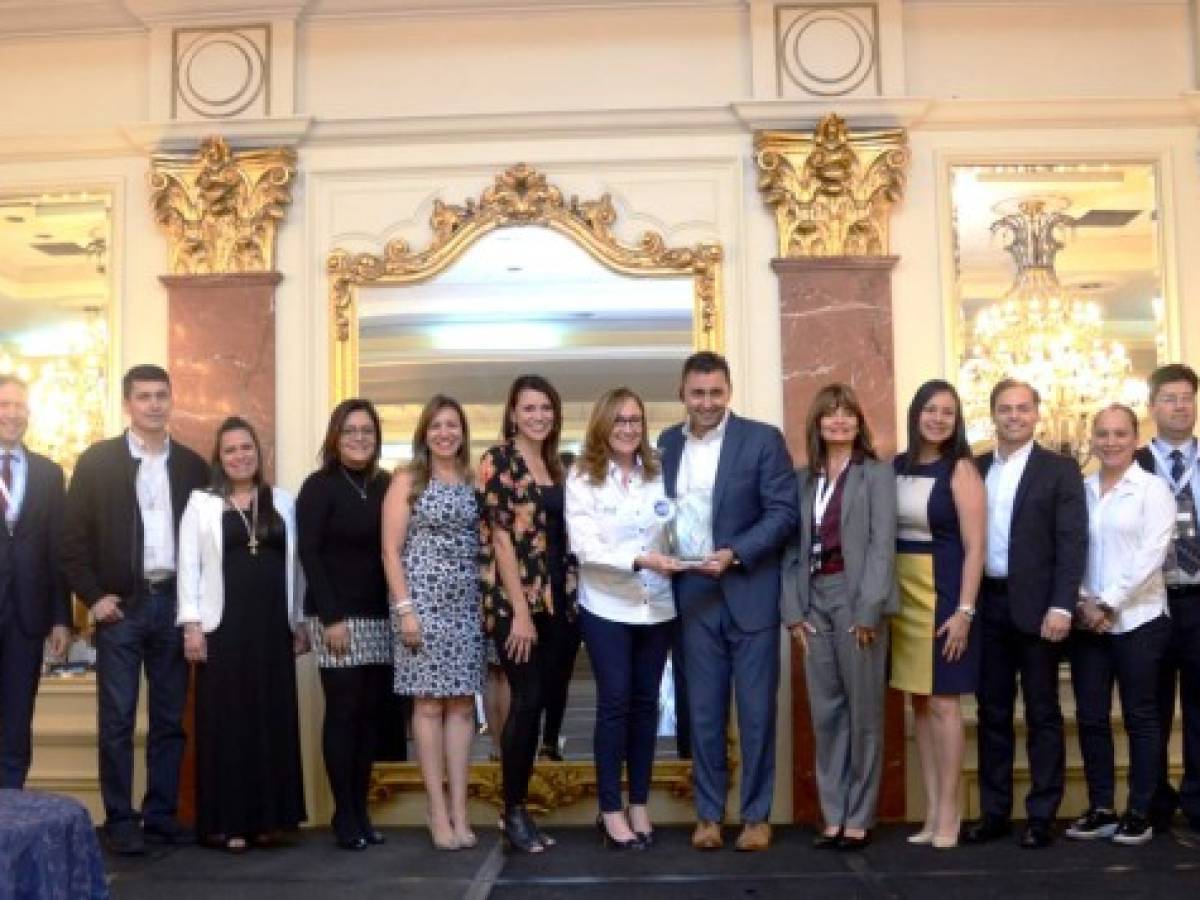 Tigo Guatemala recibe el premio de Franklin Covey