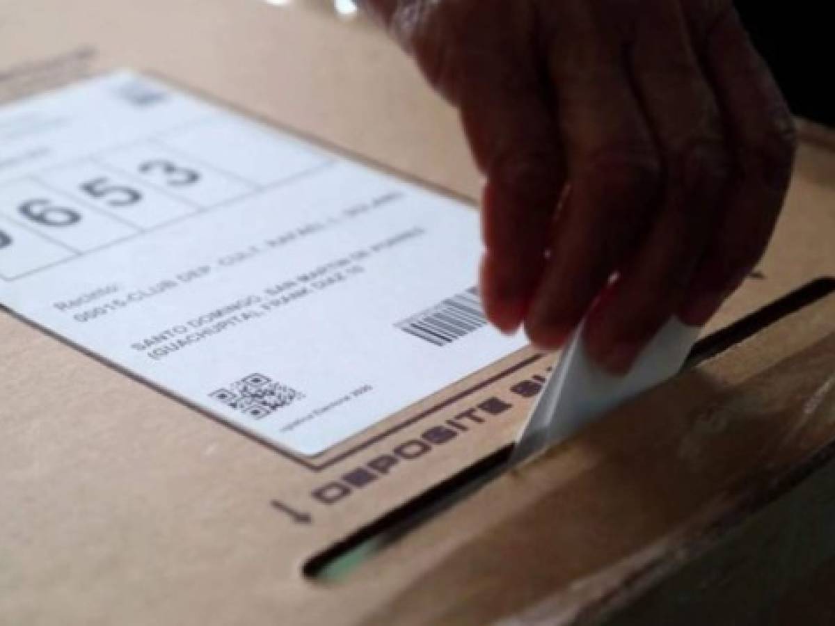 Dominicanos votan por sus autoridades municipales
