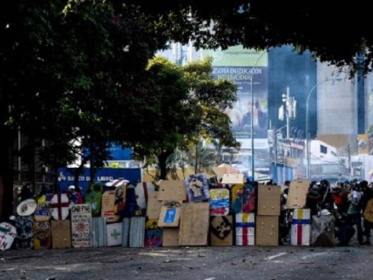 Oposición venezolana marcha para mostrar 'fuerza' en las calles