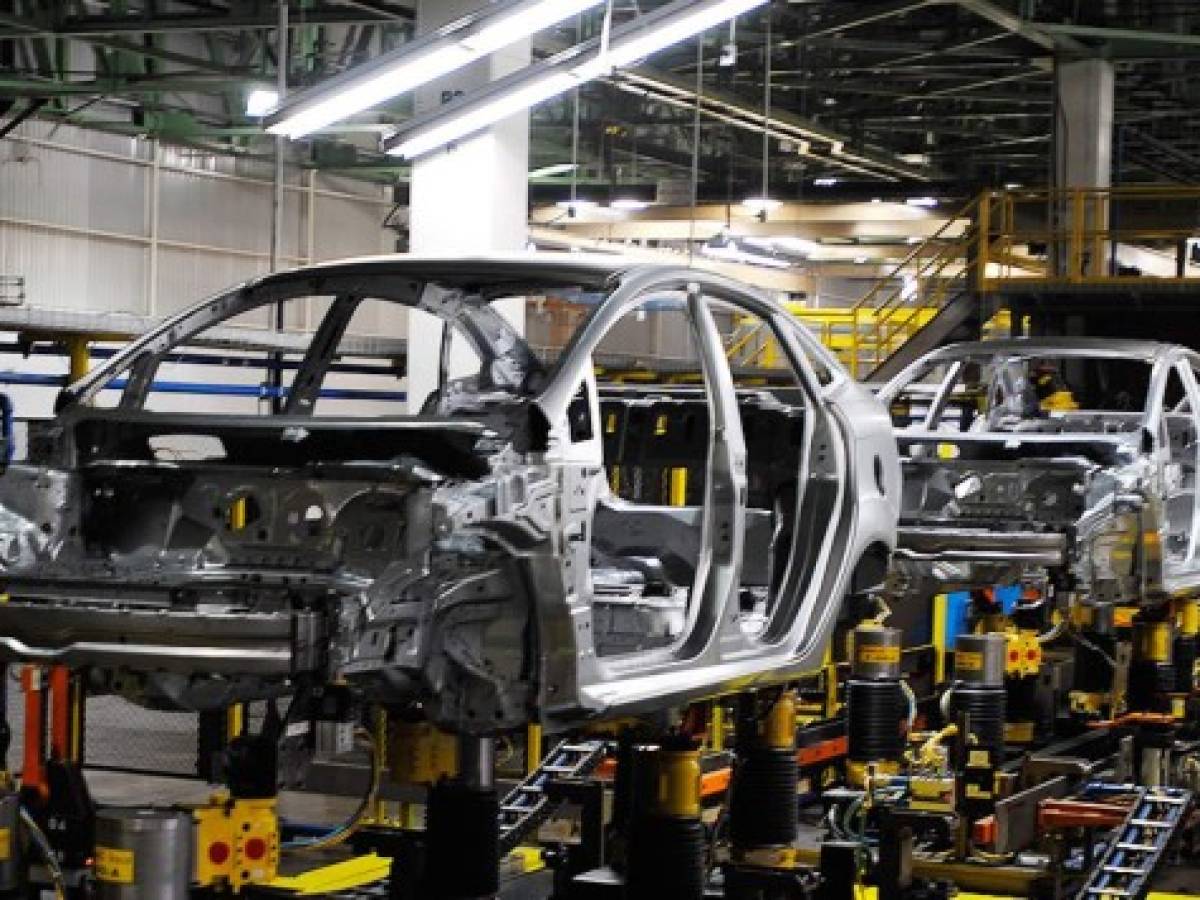 La producción y exportación de autos en México bajan en enero