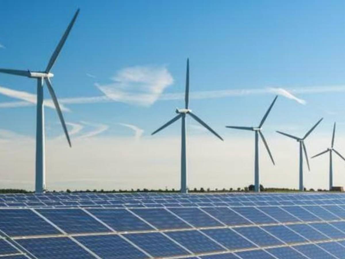 Emiratos se compromete a triplicar su producción de energías renovables