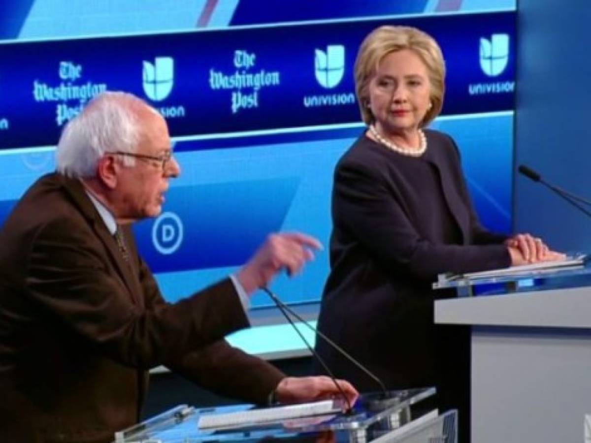Clinton y Sanders dicen que no deportarán a niños indocumentados