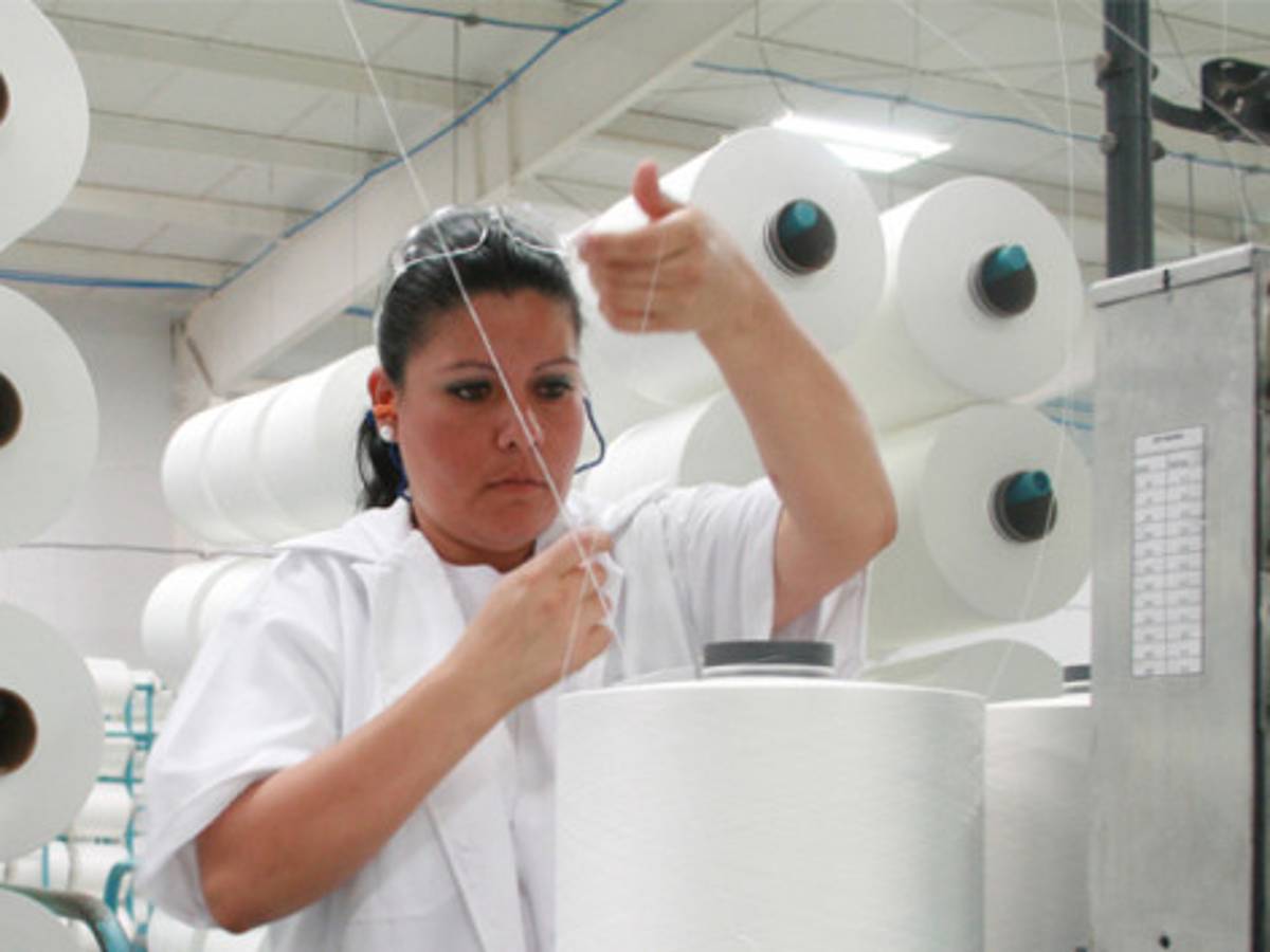 Textileras de El Salvador se alistan para uniformes
