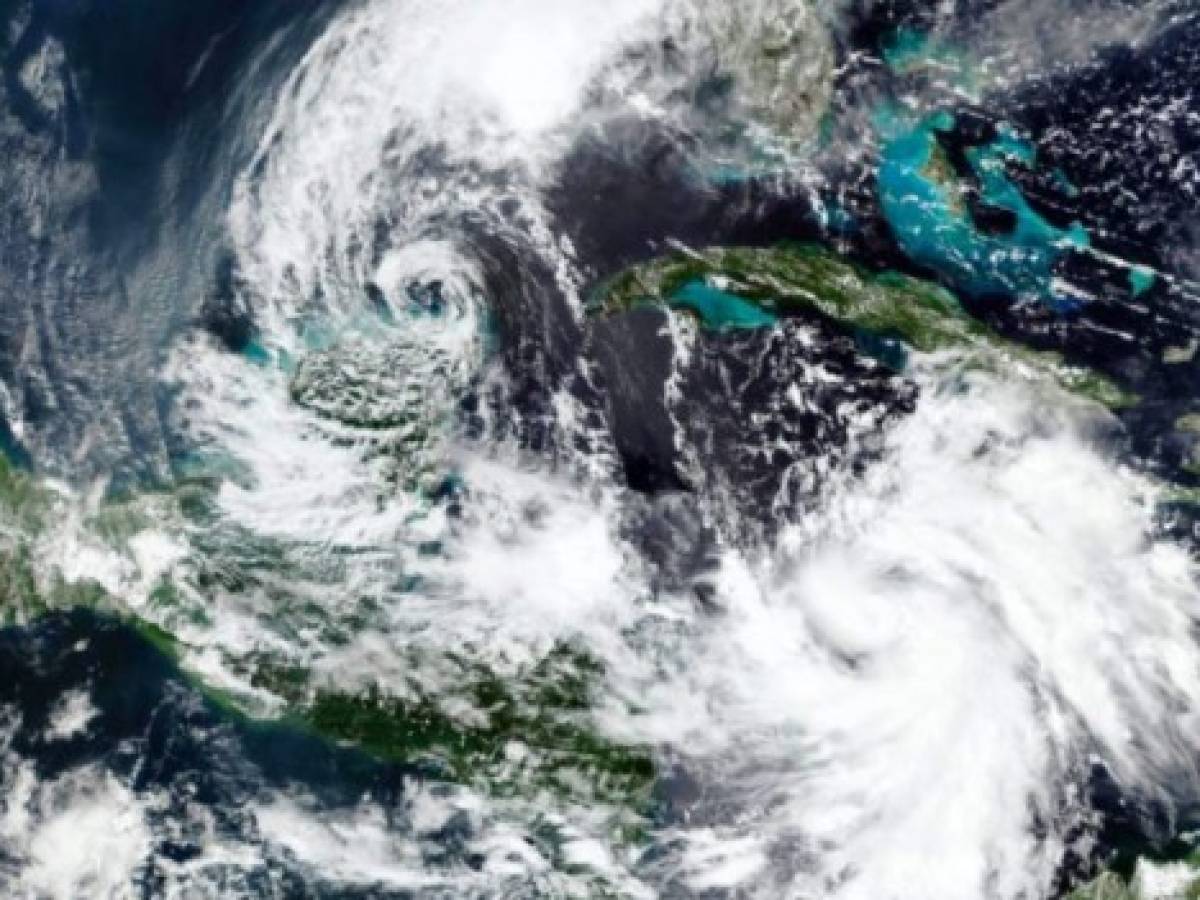 Delta es un 'peligroso' huracán de categoría 4 rumbo a México
