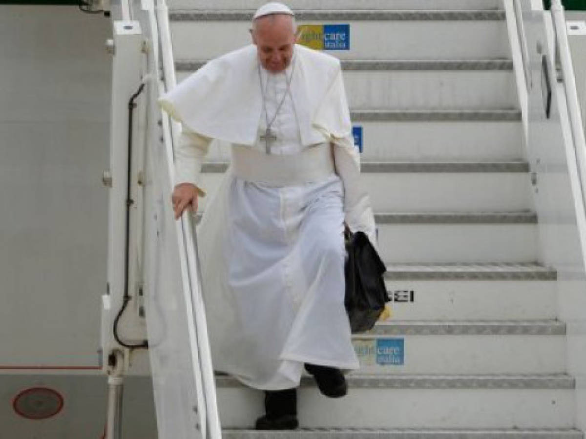 Francisco no 'juzga' a homosexuales, pero no acuerda con 'lobby gay'
