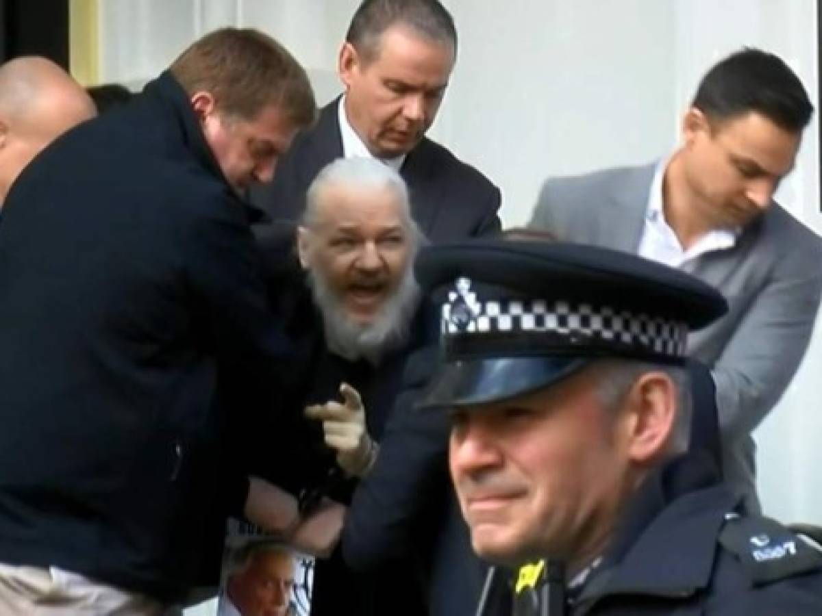 De qué acusan a Julian Assange, el fundador de WikiLeaks arrestado en la embajada de Ecuador en Londres