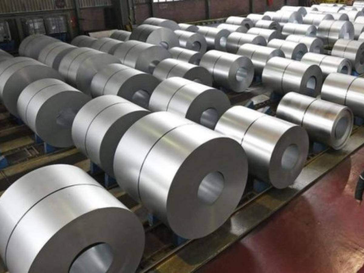 EE.UU. anuncia restricciones a importaciones de acero de México y Brasil
