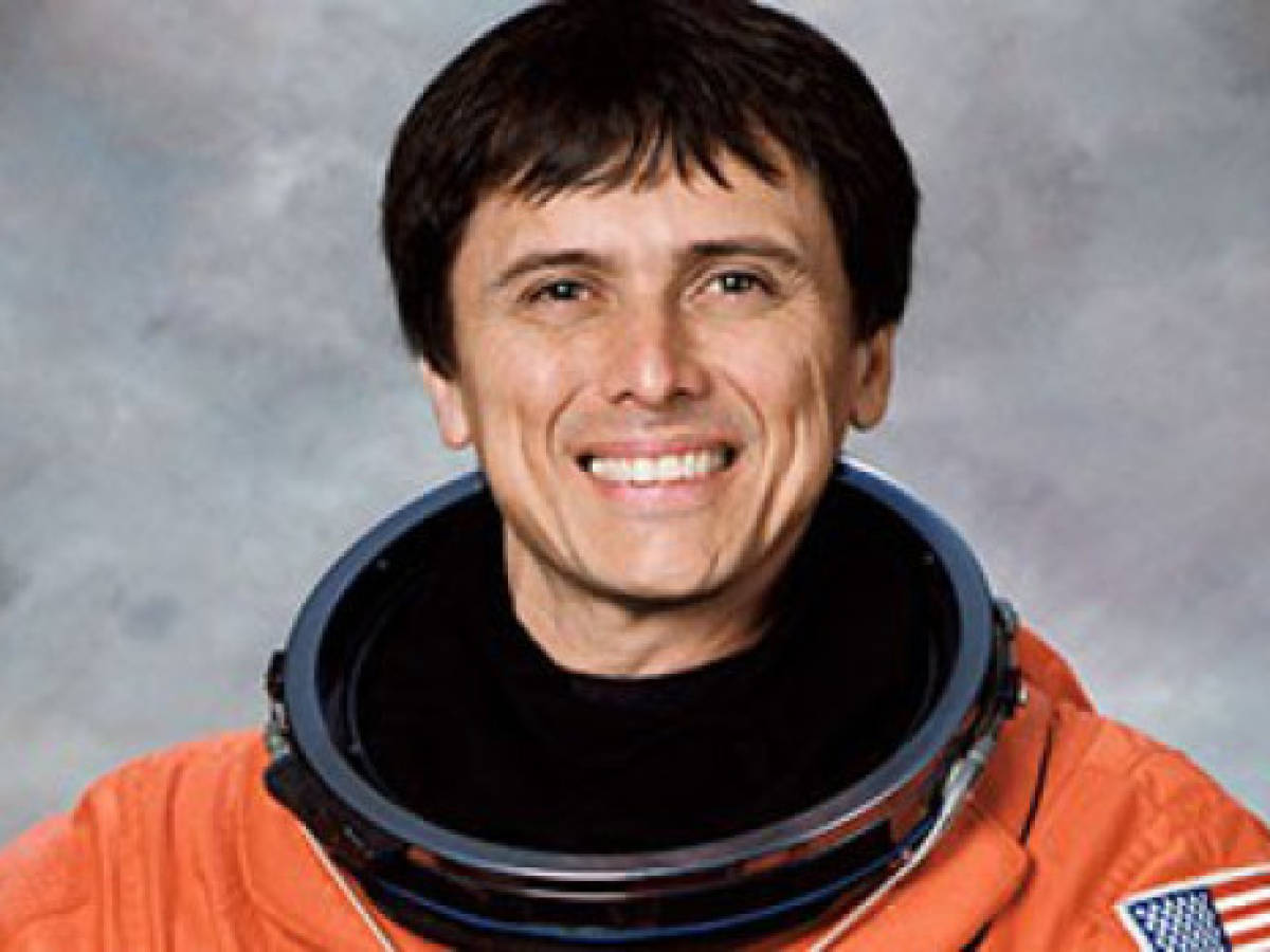 Celebran ingreso de astronauta al Salón de la Fama de NASA