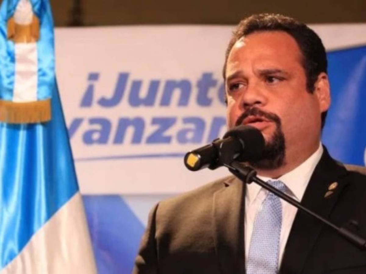 Guatemala: Buscan a exministro por hallazgo millonario de supuestos sobornos