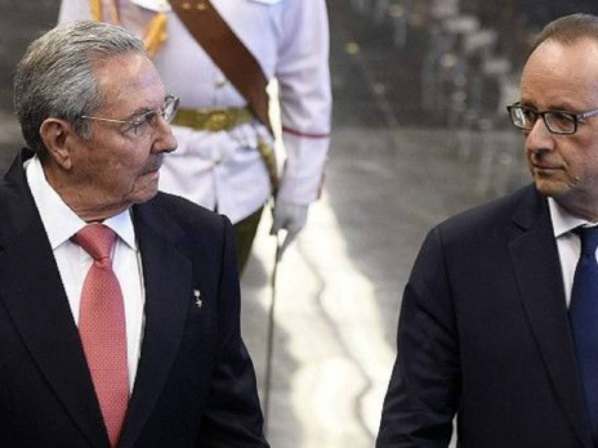 Hollande pide fin de embargo; Obama analiza ir a Cuba