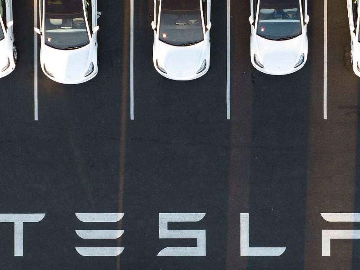 Tesla es investigada en EEUU por sus funciones de autoconducción