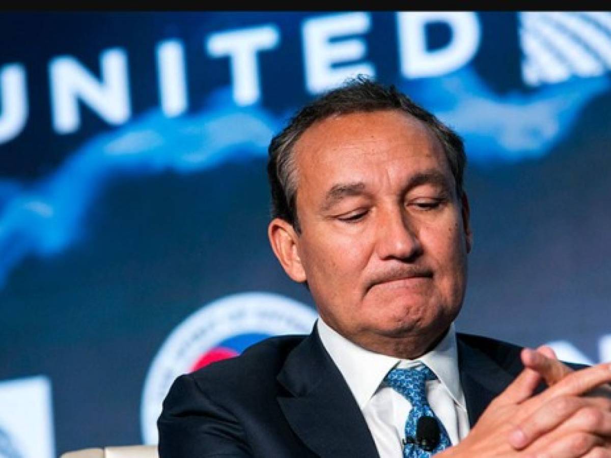 La estrepitosa caída del CEO de United: de 'comunicador del año' al ejecutivo más criticado