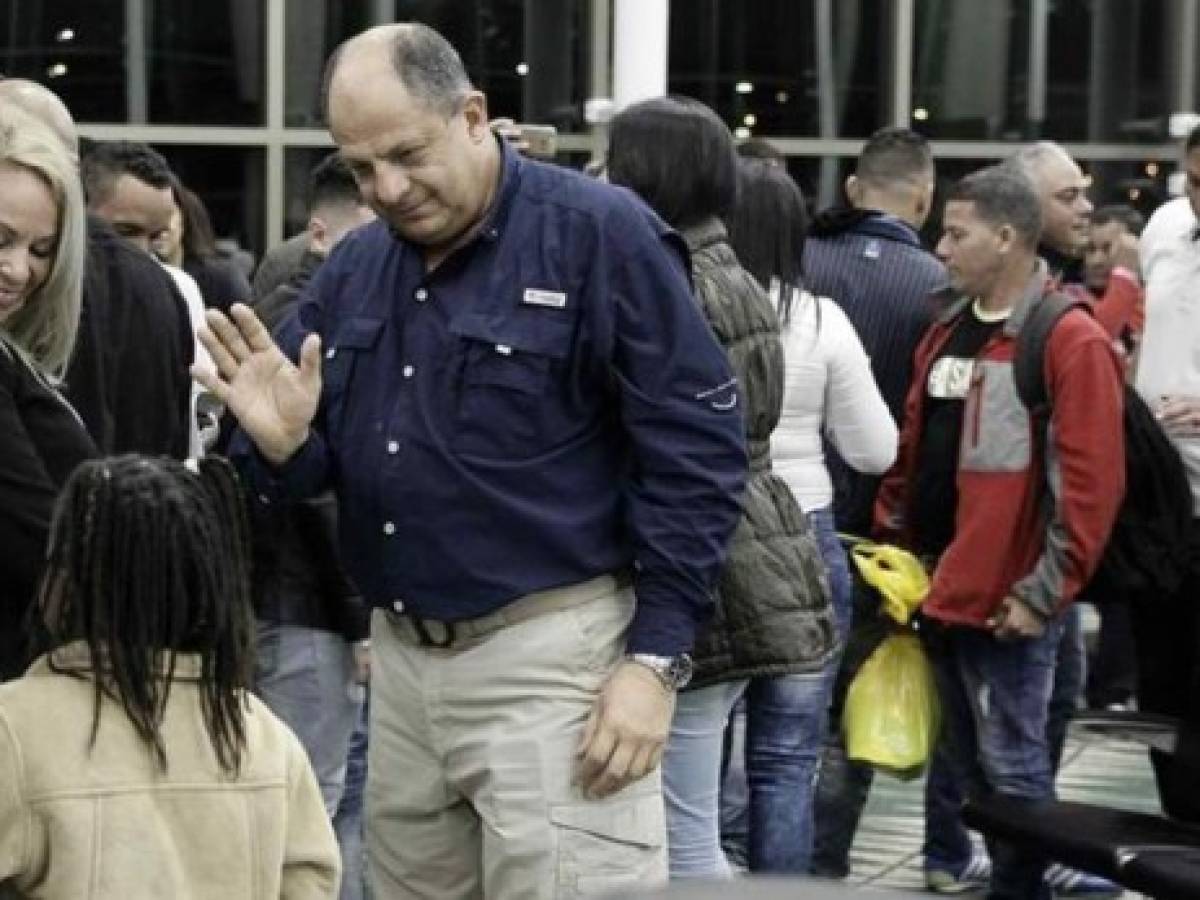 Costa Rica despide a últimos migrantes cubanos