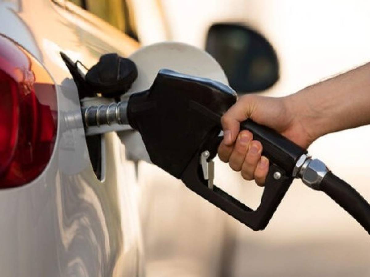 Panamá aprueba subsidio temporal al combustible y evita huelga