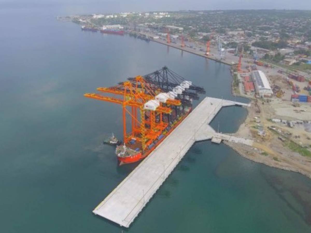 Puerto Cortés recibe nuevas grúas Súper Post Panamax