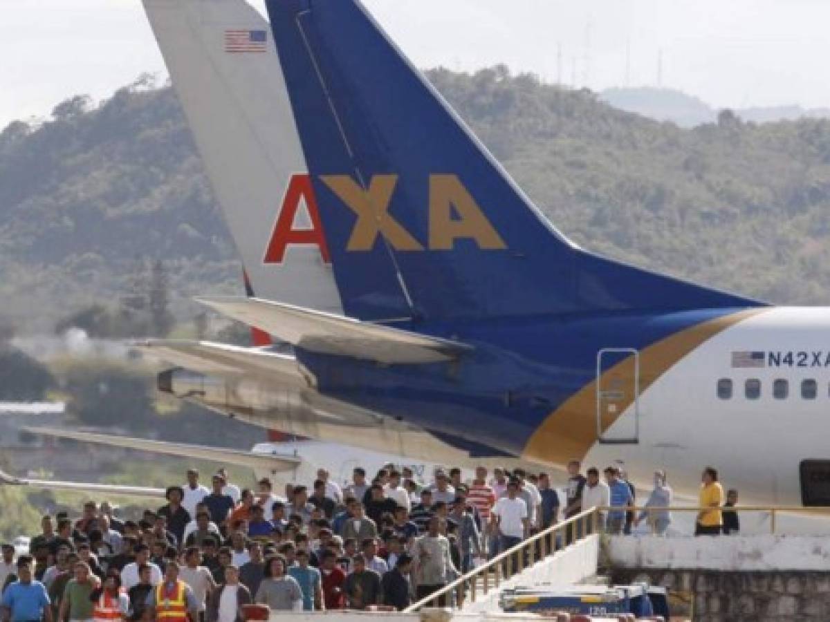 Honduras recibe los dos primeros vuelos con deportados de EEUU