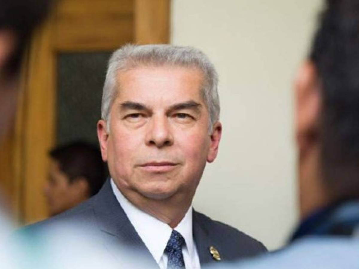 Guatemala: Congreso separa temporalmente a Luis Rabbé