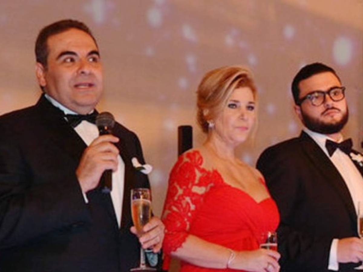 El Salvador: Esposa de Saca retiró US$1 millón de cuenta en Dubái
