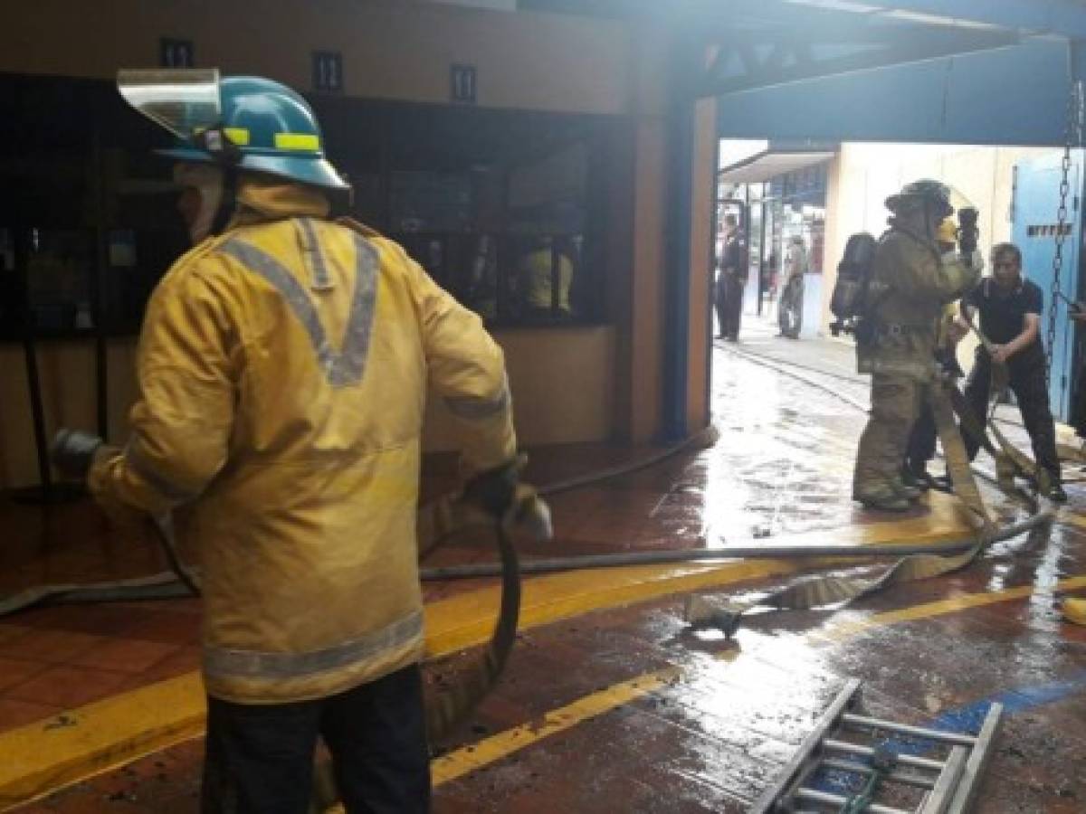 El Salvador: 2 fallecidos por incendio en Ministerio de Hacienda