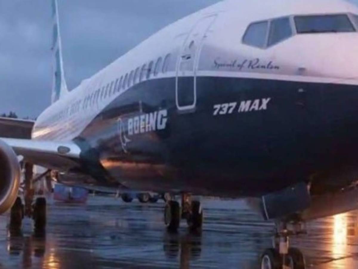 El modelo 737 MAX más grande de Boeing despegó en su vuelo inaugural