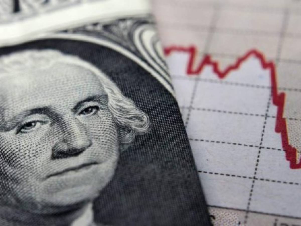 Dólar se debilita por desaceleración de la industria manufacturera en EEUU