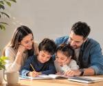 Más familias buscan protección médica, seguros de vida y coberturas que les permitan enfrentar riesgos financieros cada vez más complejos. (Foto: Shutterstock)