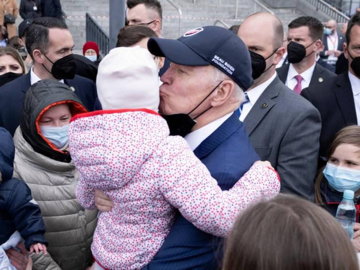 Joe Biden visita a refugiados ucranianos y califica a Vladimir Putin de ‘carnicero’