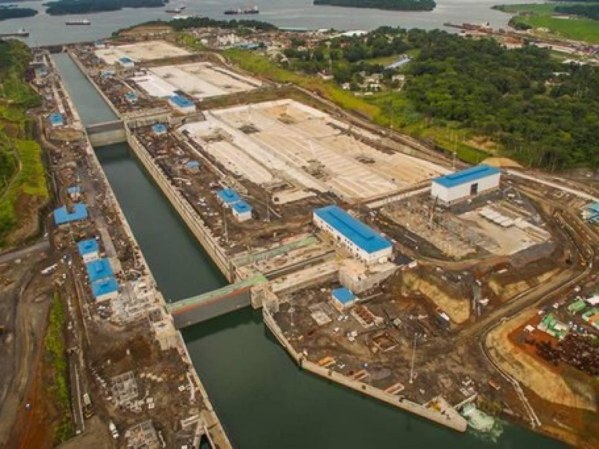 Canal de Panamá proyecta nuevas restricciones de calado por sequía