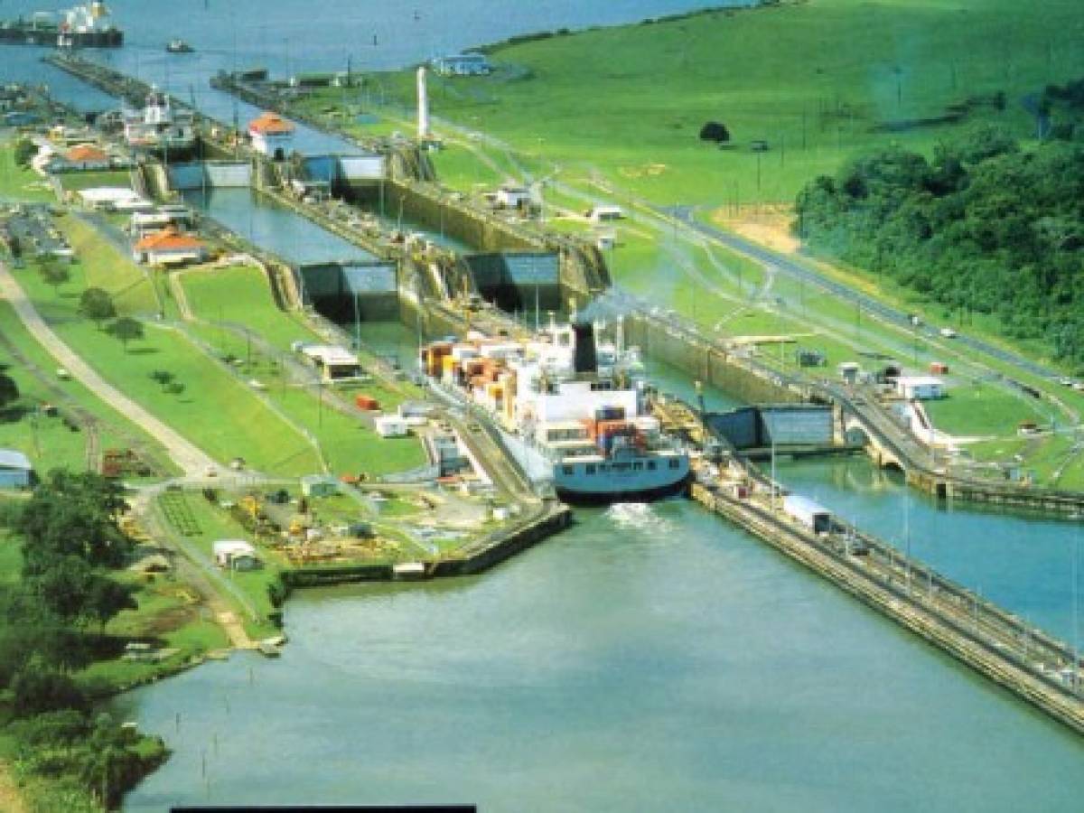 Prueban primera compuerta en Pacífico del Canal de Panamá