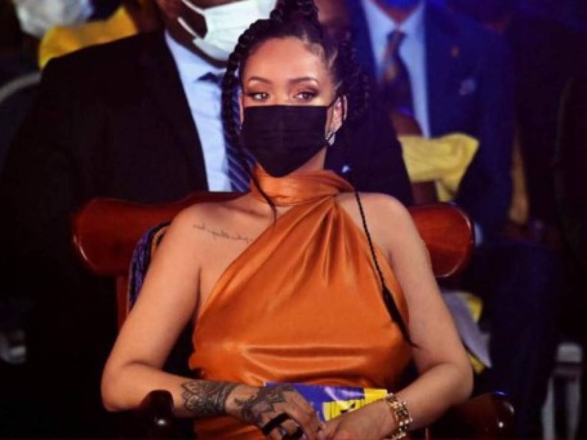 Llamativa primera medida de Barbados como República: declarar a Rihanna heroína nacional