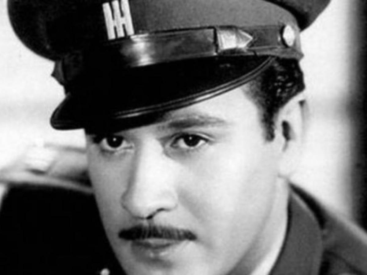 Comediante Omar Chaparro da vida a Pedro Infante en Netflix