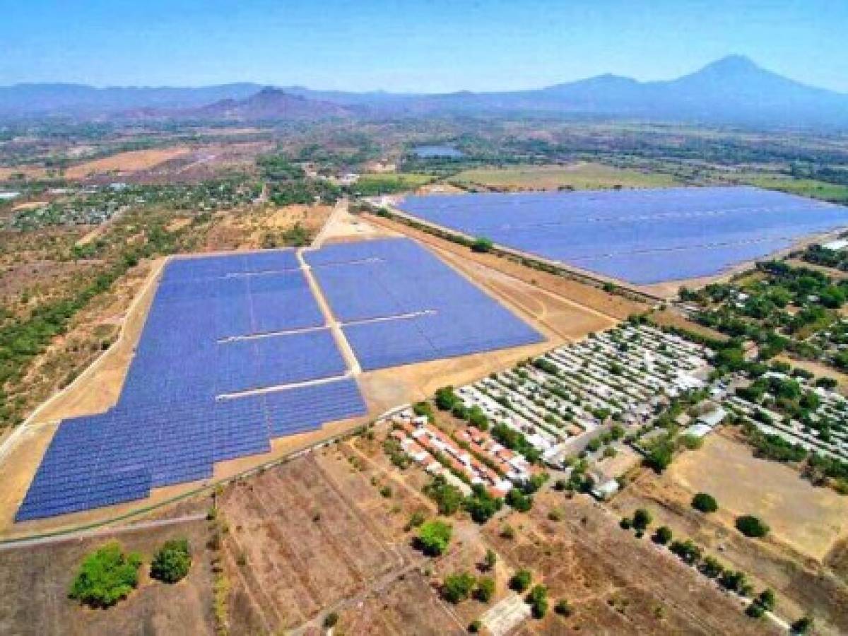 El Salvador: Francesa Neoen activa central fotovoltaica de 101 MW