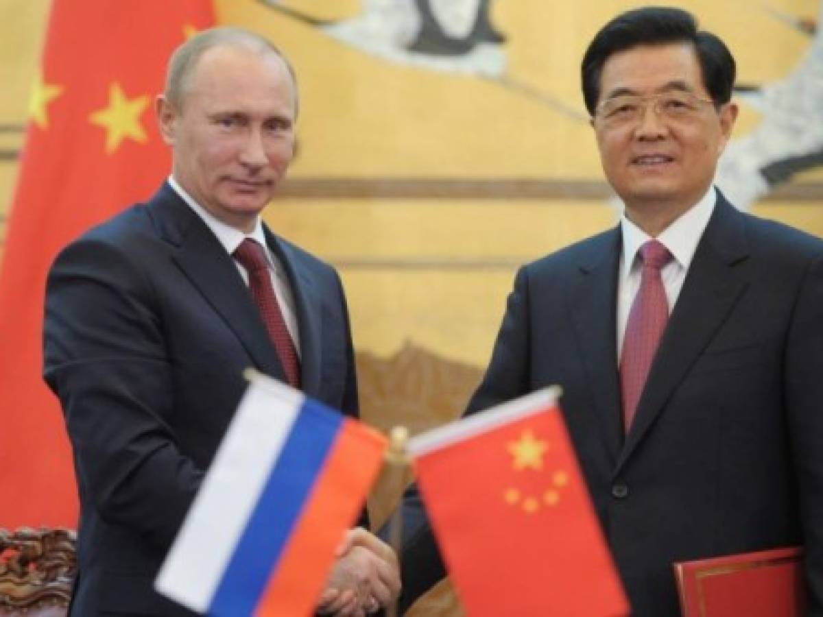 Rusia busca salvavidas económico en China