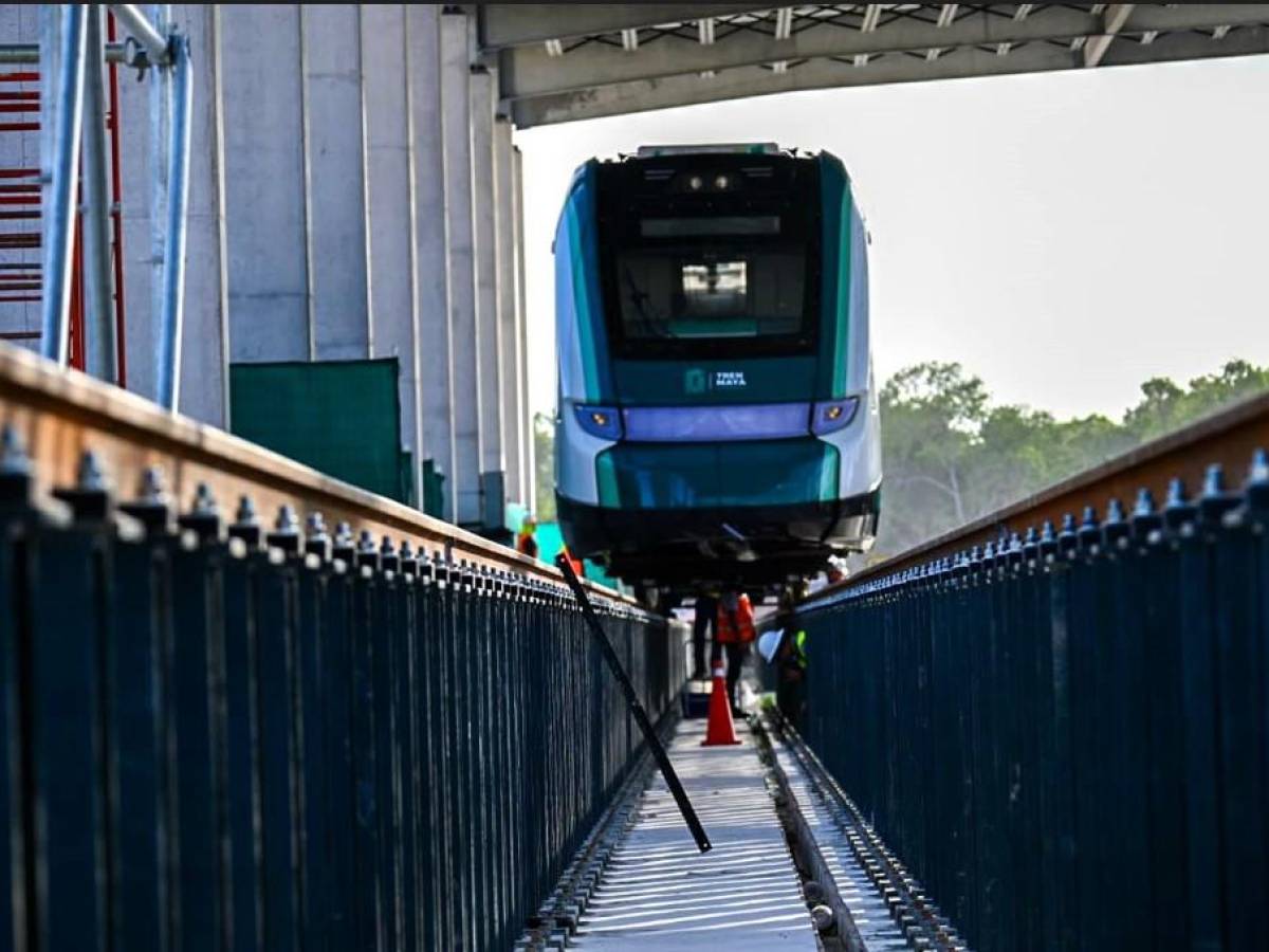 Realizan el primer recorrido del polémico tren Maya en México