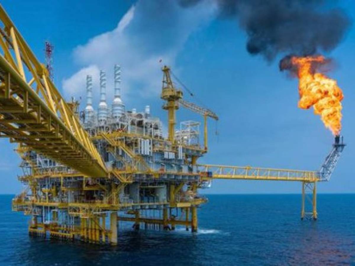 El precio del barril de petróleo Brent sube y llega a los US$96