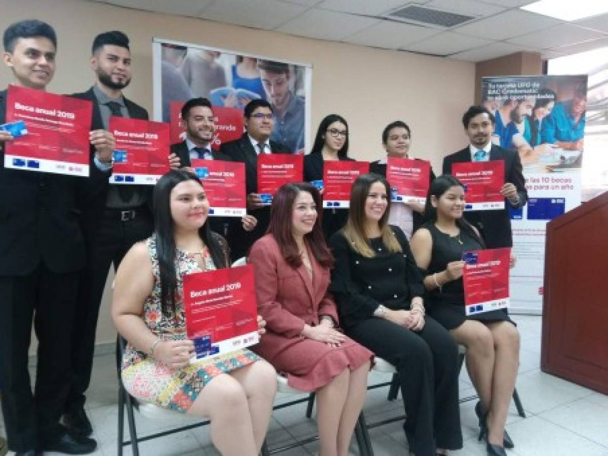 BAC Credomatic apuesta por la educación en El Salvador