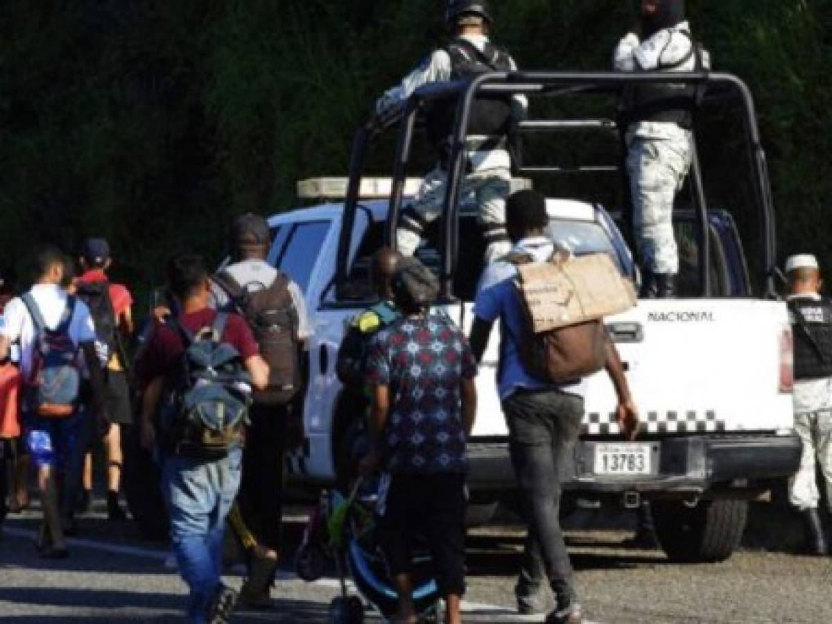 Caravana migrante avanza por tercer día consecutivo en el sur de México