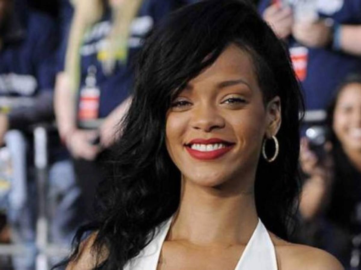 Foto de Rihanna en toples con collar de Ganesh indigna a comunidad de la India