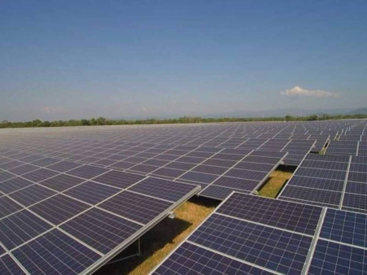 El Salvador: Francesa Neoen activa central fotovoltaica de 101 MW