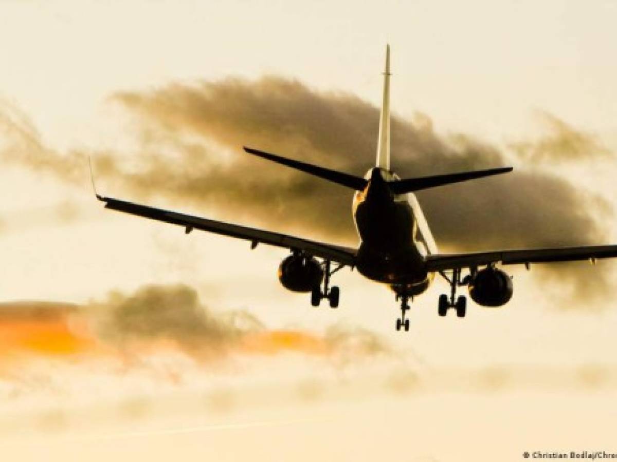 Pérdidas globales de la industria aérea serían de hasta US$52.000 millones este año
