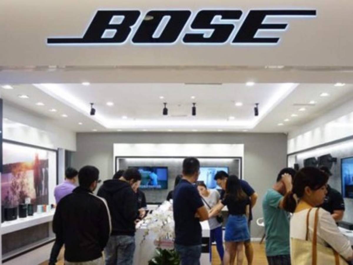 Bose cierra casi la mitad de sus tiendas físicas a nivel global
