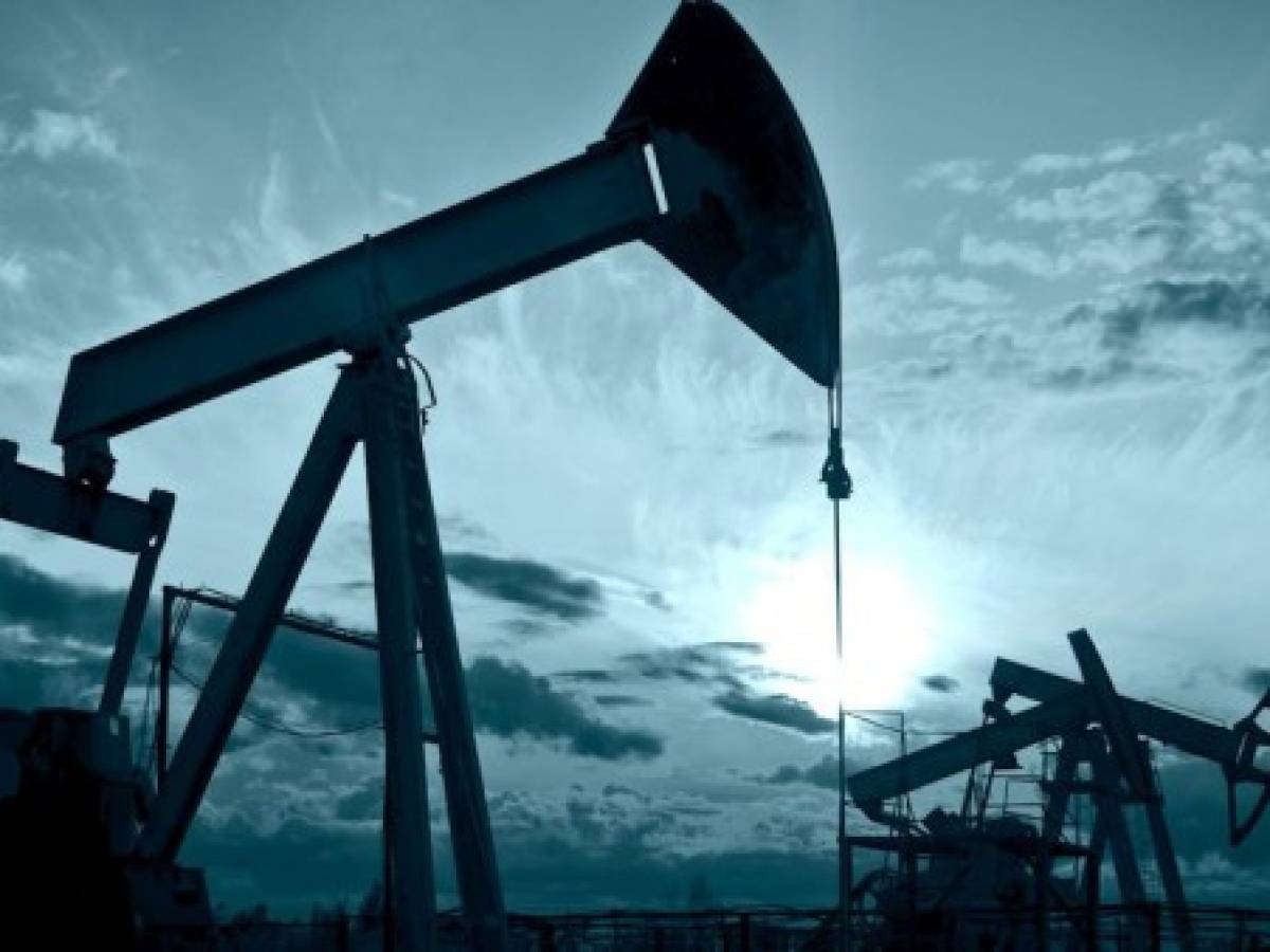 Petróleo WTI alcanza los US$111 por barril, su cotización más alta en 11 años