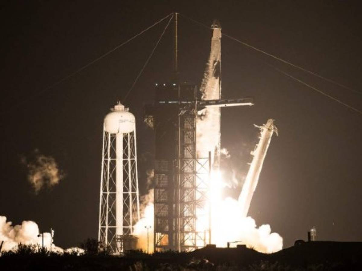 Cohete de SpaceX despega rumbo a Estación Espacial Internacional con cuatro astronautas