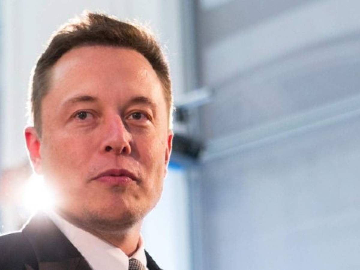 Riqueza de Musk se desploma en un récord de US$16.300 millones